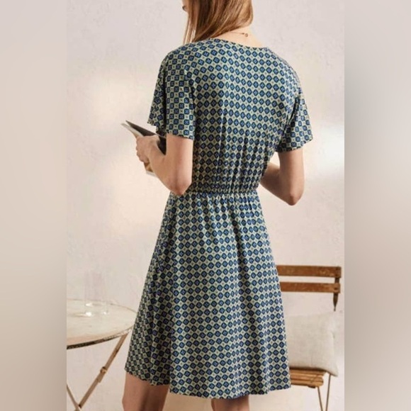 Boden Flutter Sleeve Jersey Dress in Moroccan Diamond Size 8 Green Blue - Picture 2 of 8